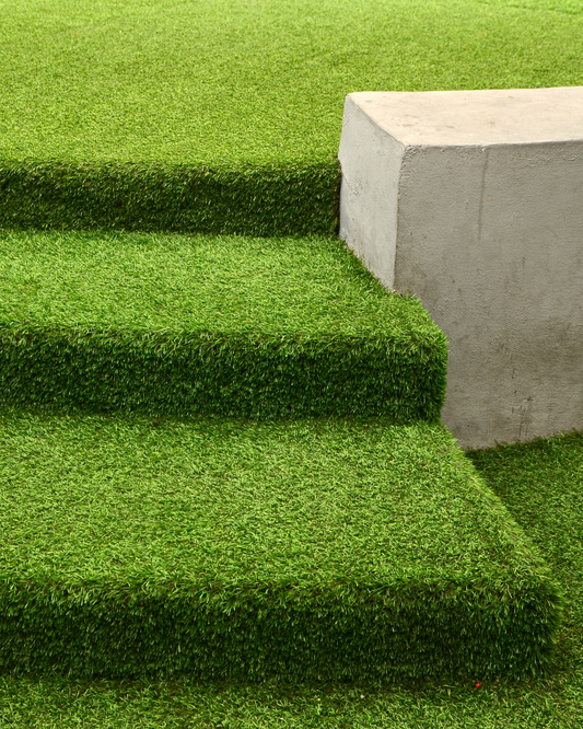 Gazon Synthétique 30mm Extérieur – 2.29$/pi² | Résistant & Économique