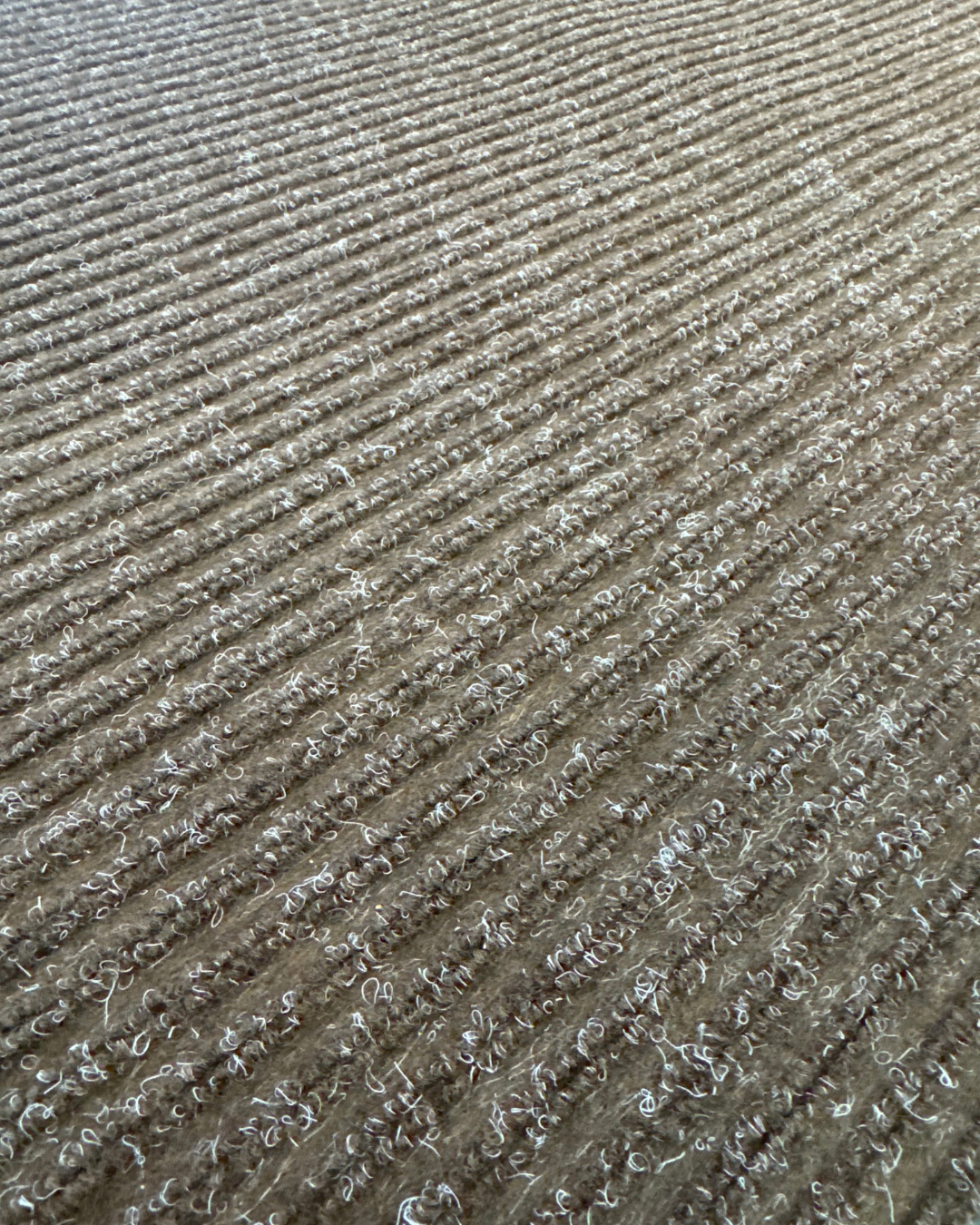 Tapis d’entrée Deluxe Rib Mat brun sans bordure