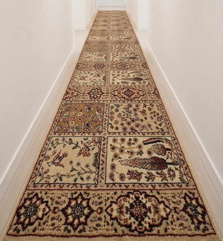 Tapis de passage Antalia beige dans un corridor