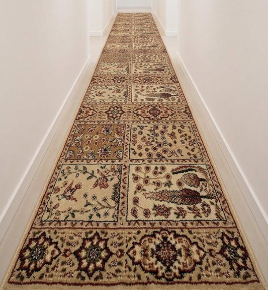 Tapis de passage Antalia beige dans un corridor