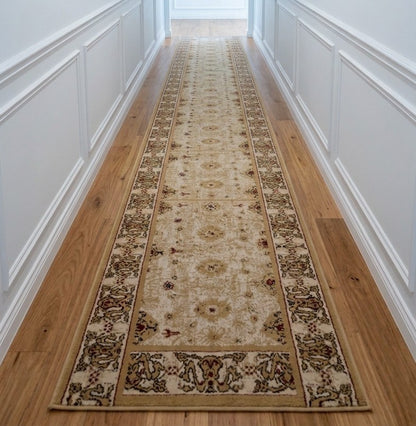 Tapis de passage Antique beige dans un corridor