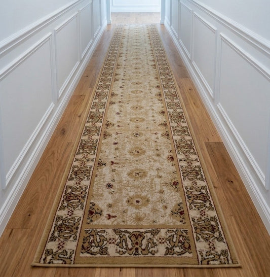 Tapis de passage Antique beige dans un corridor