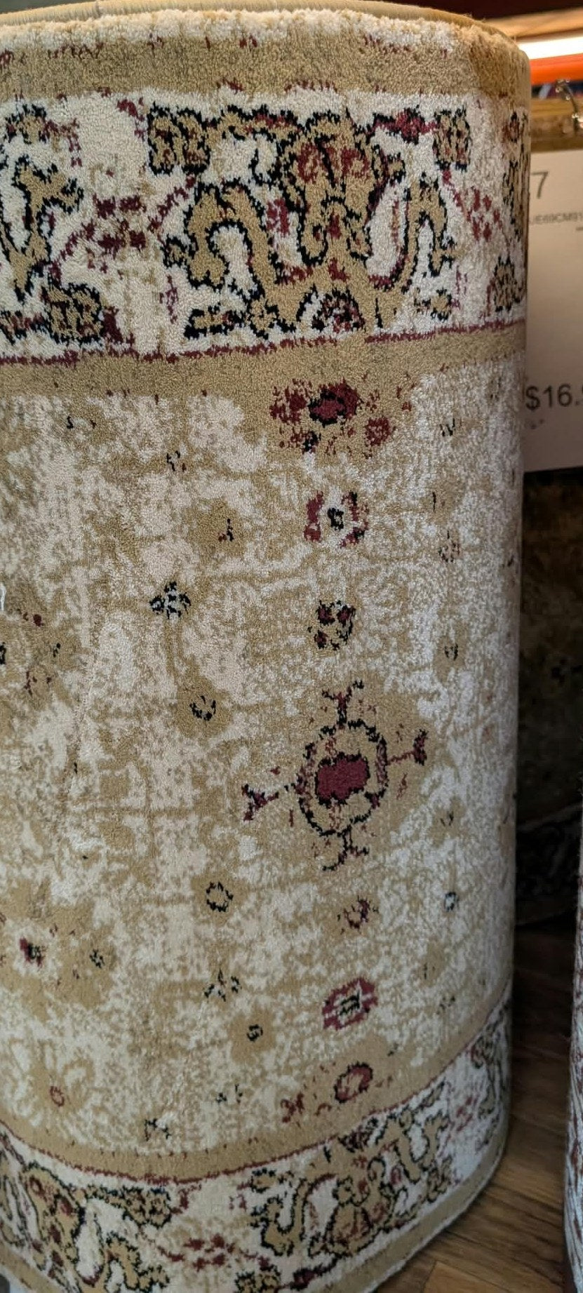 Rouleau du tapis de passage Antique en magasin