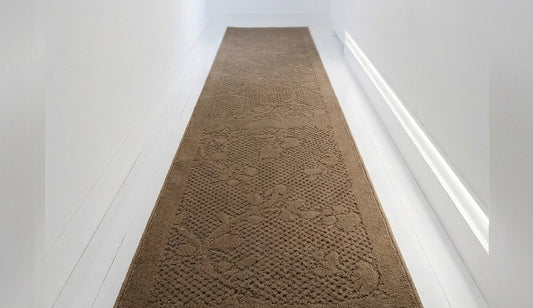 Tapis de passage Bougainvillea brun dans un corridor