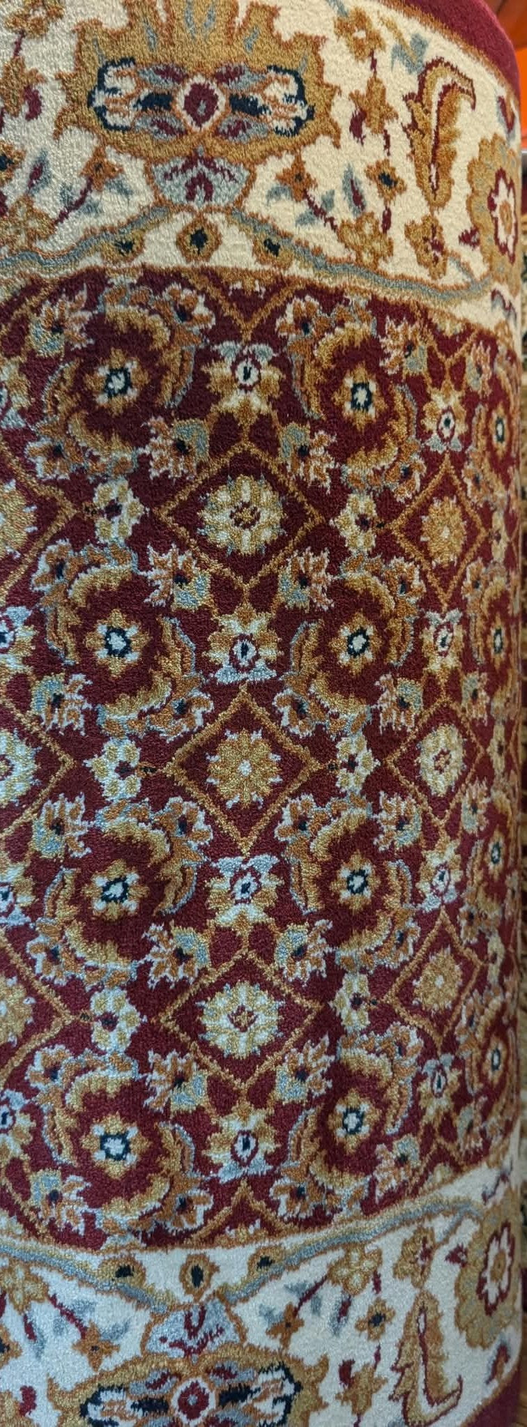 Rouleau du tapis de passage Casablanca rouge en magasin