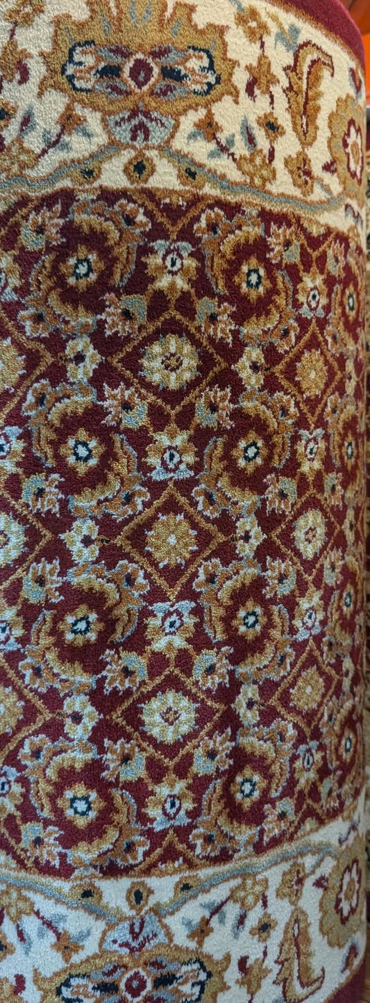 Rouleau du tapis de passage Casablanca rouge en magasin