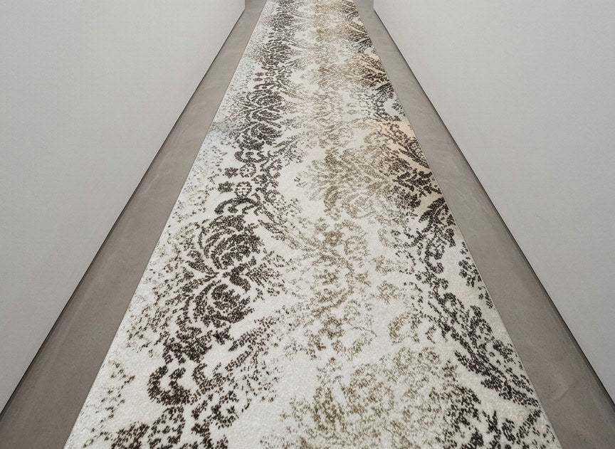 Tapis de passage Chester gris dans un corridor