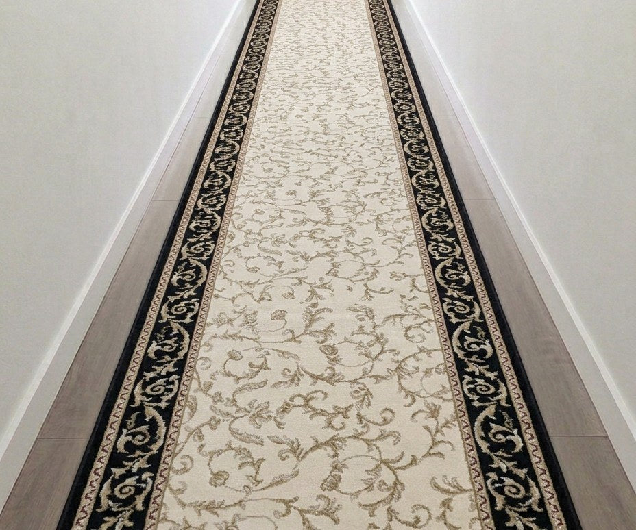 Tapis de passage Elegance crème et noir dans un corridor