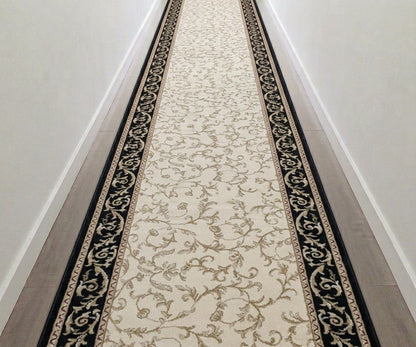 Tapis de passage Elegance crème et noir dans un corridor