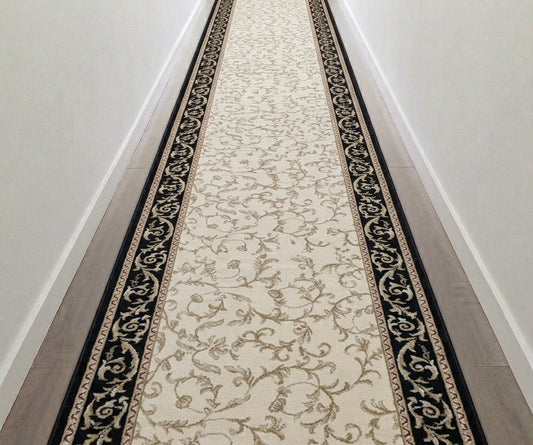Tapis de passage Elegance crème et noir dans un corridor