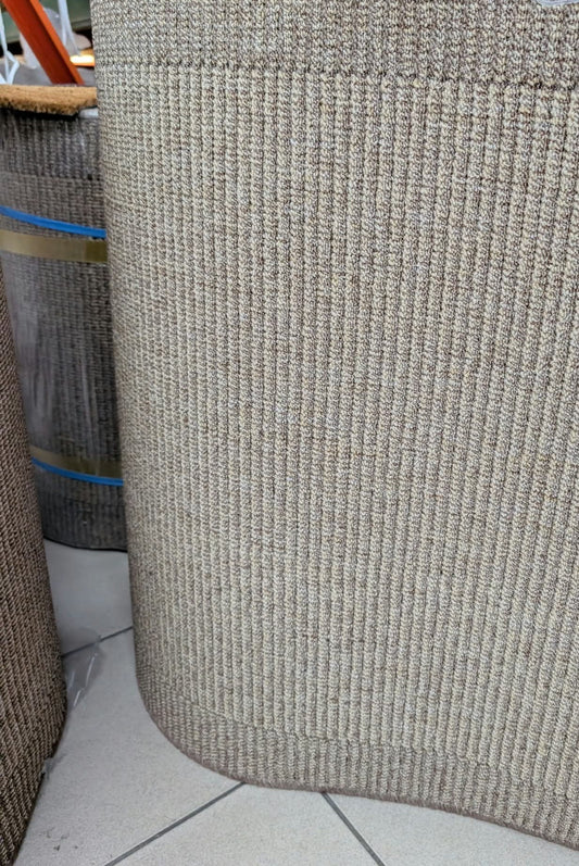 Rouleau du tapis de passage Ennea beige en magasin