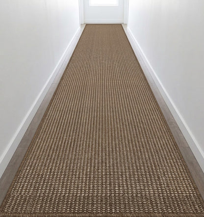 Tapis de passage Ennea brun dans un corridor