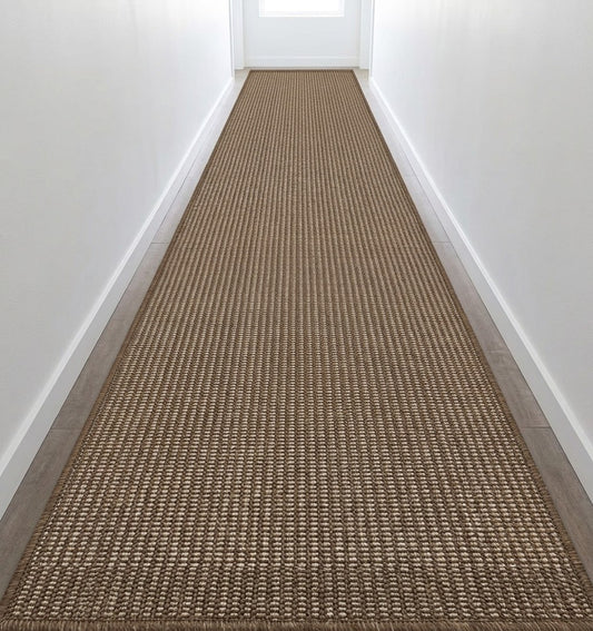 Tapis de passage Ennea brun dans un corridor
