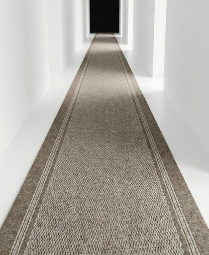 Tapis de passage Gold Medallion beige dans un corridor