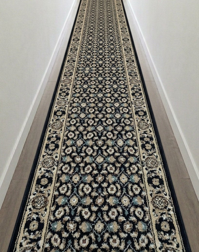 Tapis de passage Rohana marine dans un corridor