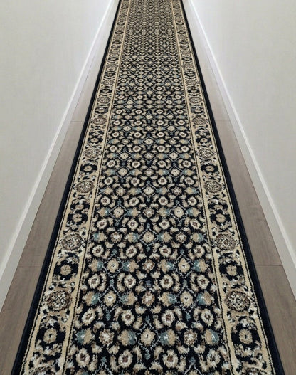 Tapis de passage Rohana marine dans un corridor