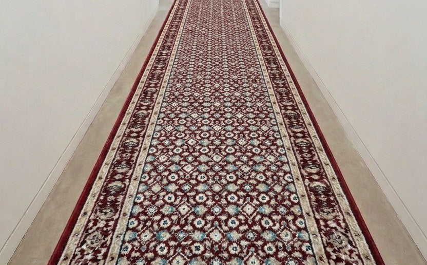 Tapis de passage Rohana rouge 31 po dans un corridor