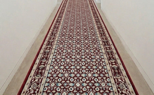 Tapis de passage Rohana rouge 31 po dans un corridor