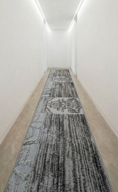 Tapis de passage Wavy gris dans un corridor